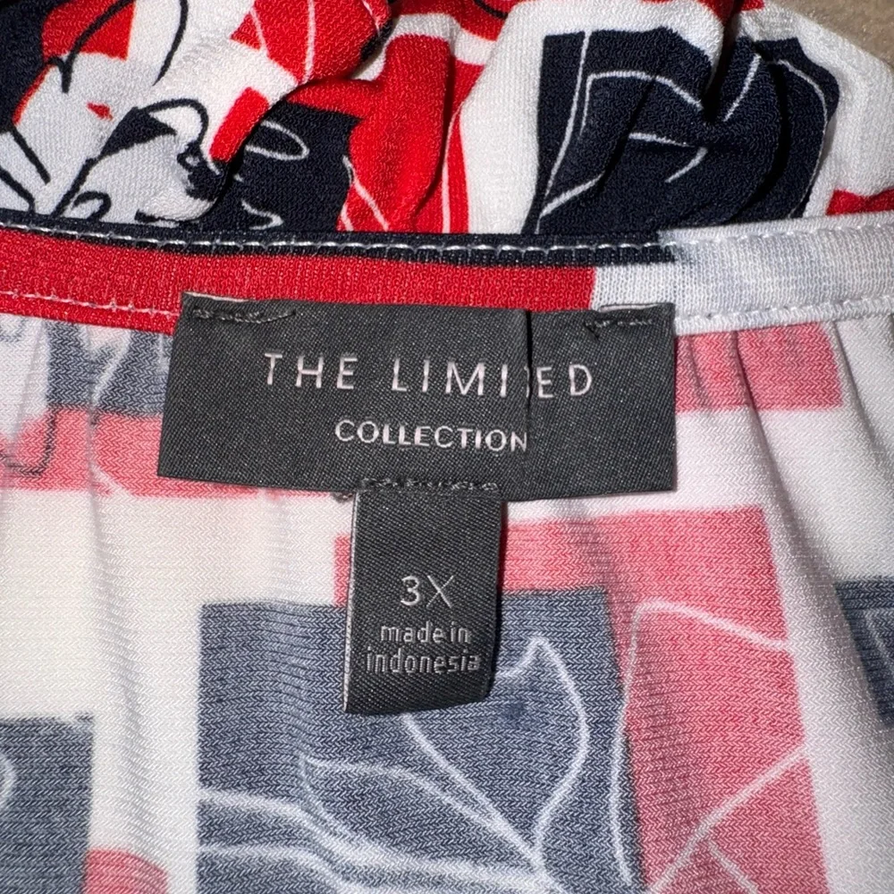 ♻️ LAST CHANCE! The Limited Red/White/Blue Floral-Geo Print Tie Neck Top - Picture 12 of 16